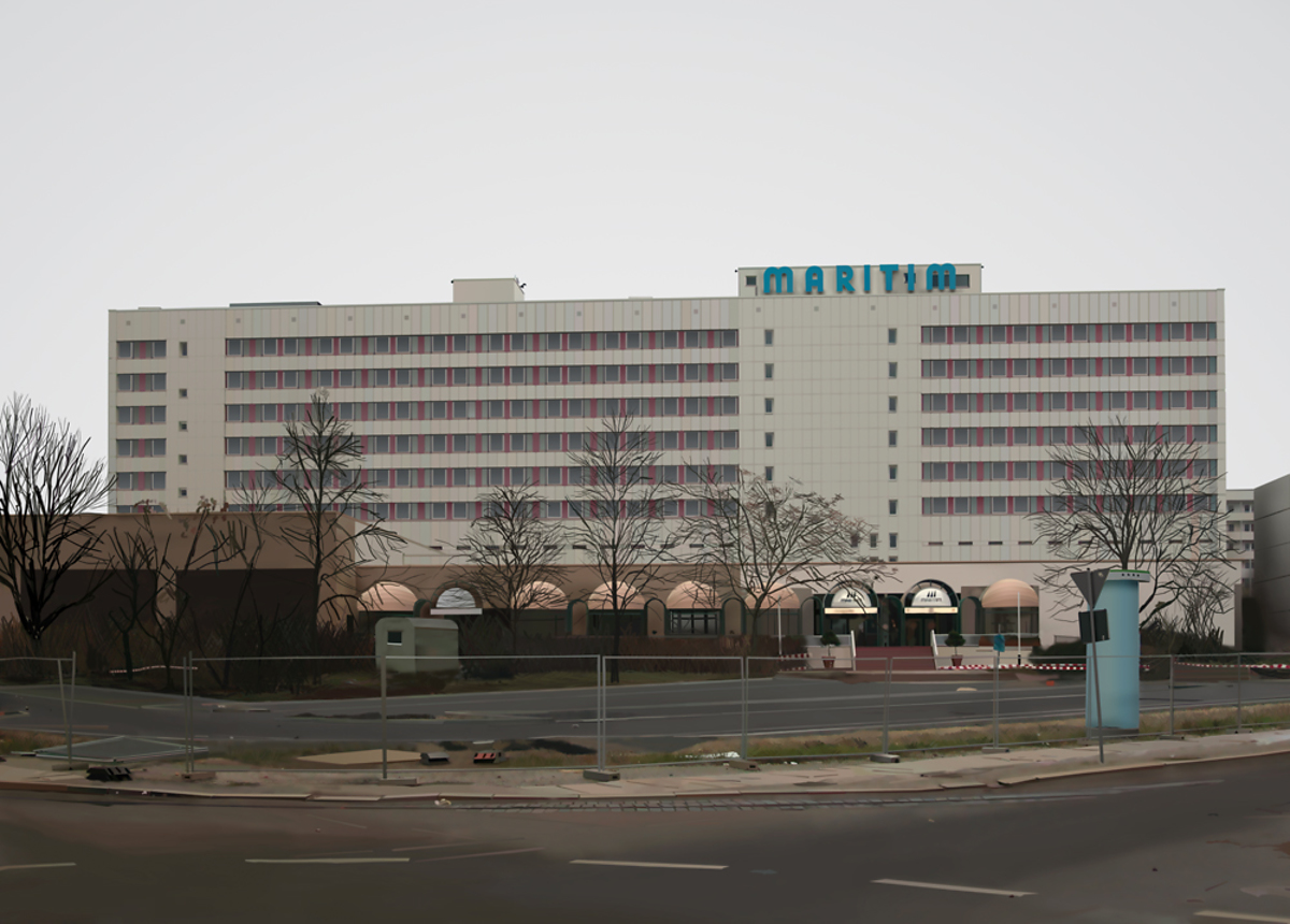 Adrian Sauer, Hotel 