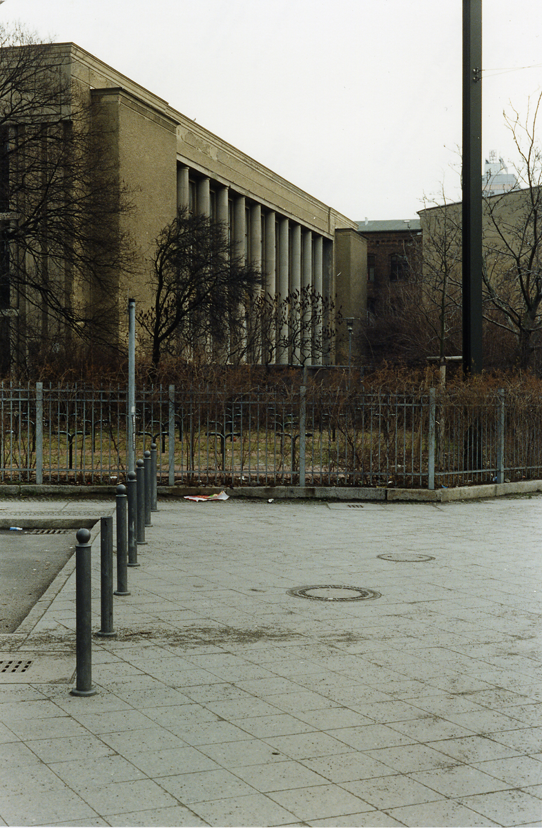 Adrian Sauer, Kulisse – Weinmeisterstraße 