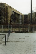 Adrian Sauer, Kulisse – Weinmeisterstraße 